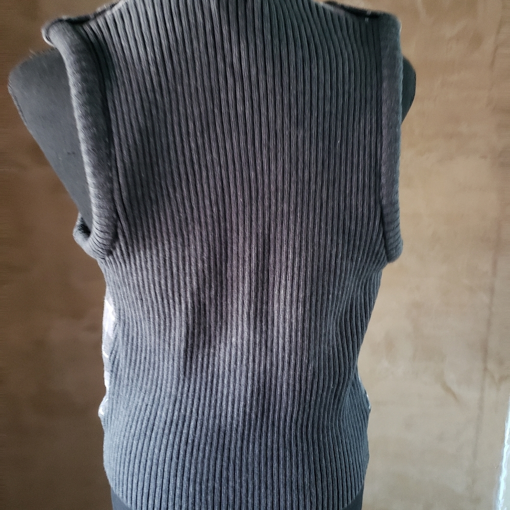Vest - Picture 3 of 3